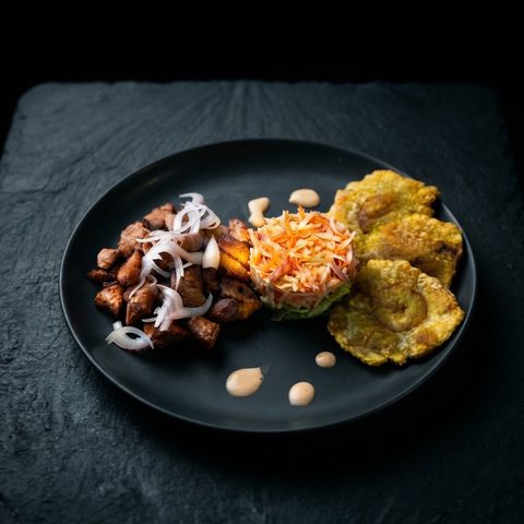Griot con pikliz